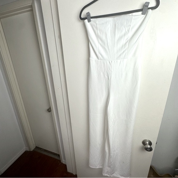Lulu’s Edith White Strapless Stretchy Ponte Fabric Wide-Leg Sexy Jumpsuit NWOT M - Picture 6 of 16